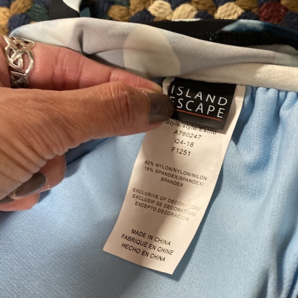 NWoT Island escape 2 piece swim suit size 6 - Picture 5 of 7